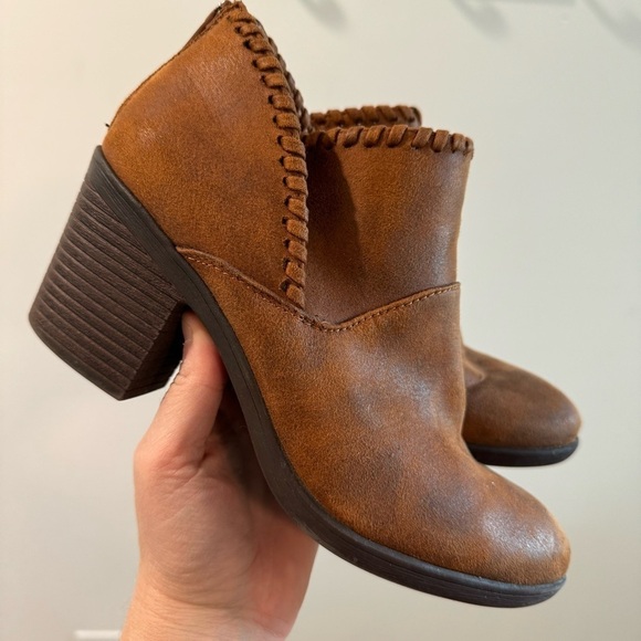 Eurosoft by Sofft Ora Cognac Heeled Booties with Whipstich Detail Size 7 - Picture 1 of 8